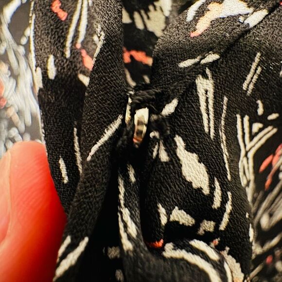 Torrid Black and White Textured Tank Top - Picture 4 of 10